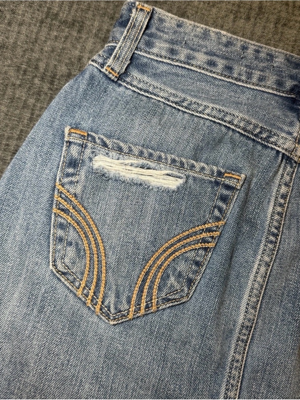 Denim Mini Skirt HOLLISTER Hi-Rise Distressed
Size 1R W 25 Measures 25x14 - Picture 7 of 8